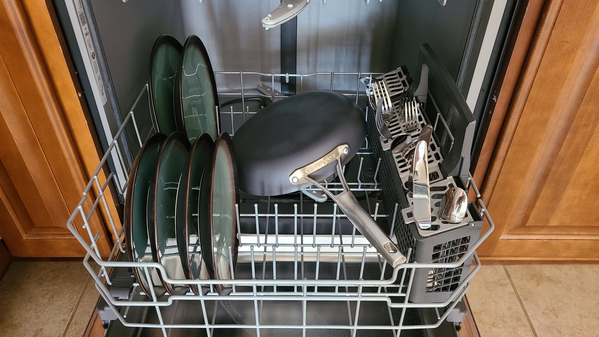 Can Non-Stick Pans Go in the Dishwasher? - HomeDIYHQ.com