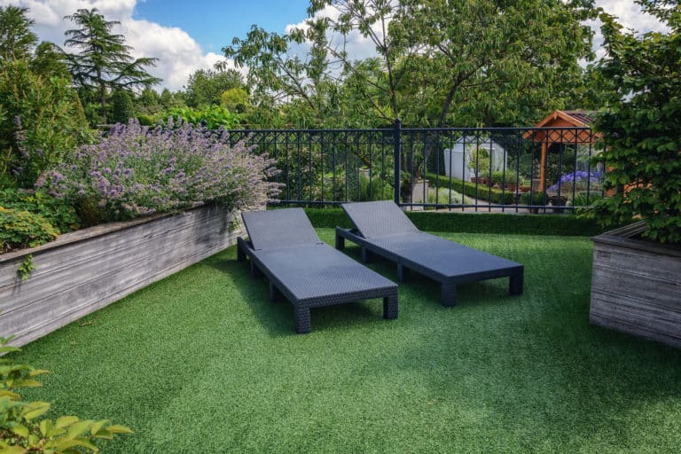 Outdoor furniture on artificial grass - HomeDIYHQ.com